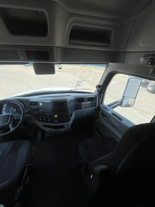 2022 Peterbilt 579 - image 12