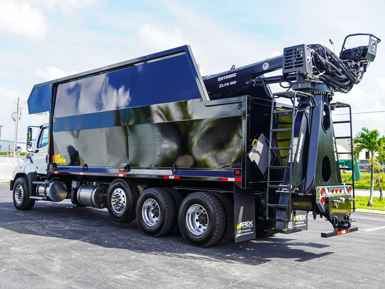 2026 Freightliner 114SD — photo 4