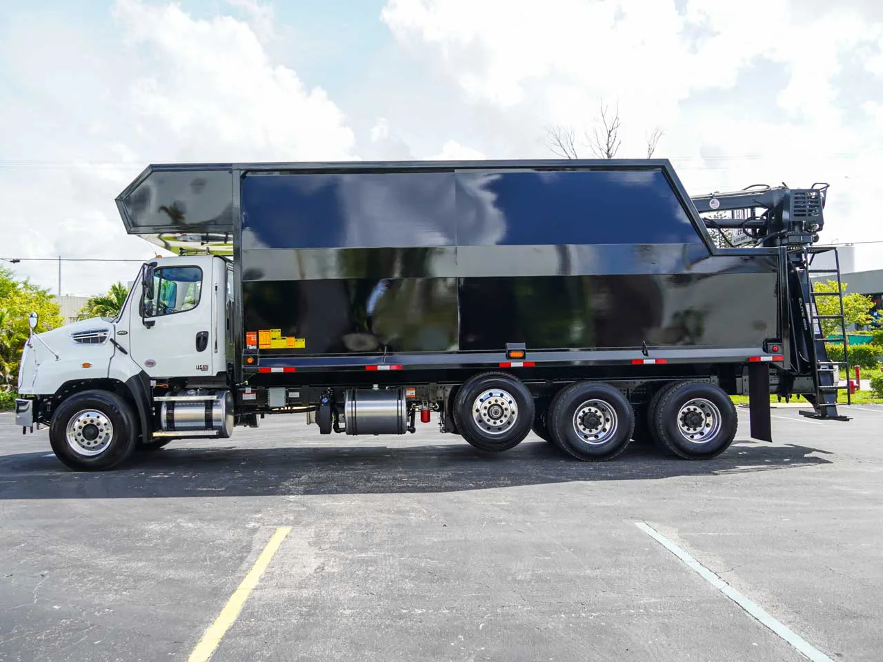 2026 Freightliner 114SD — photo 6