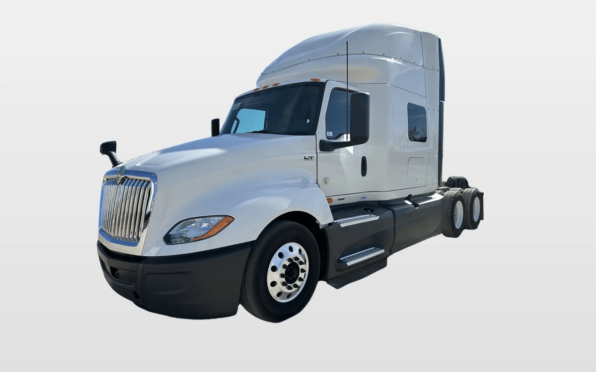 2022 International LT - image 1