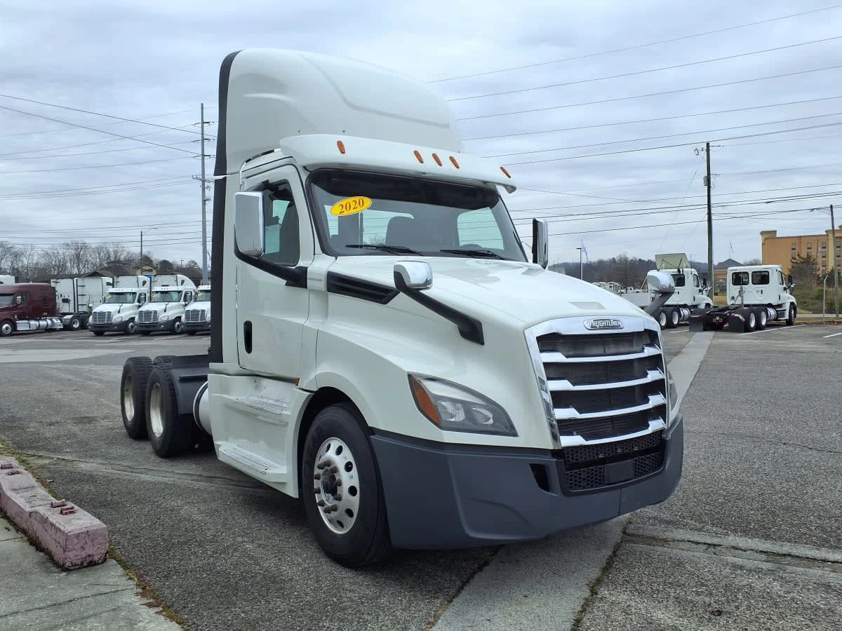2020 Freightliner Cascadia in Knoxville, TN — photo 3