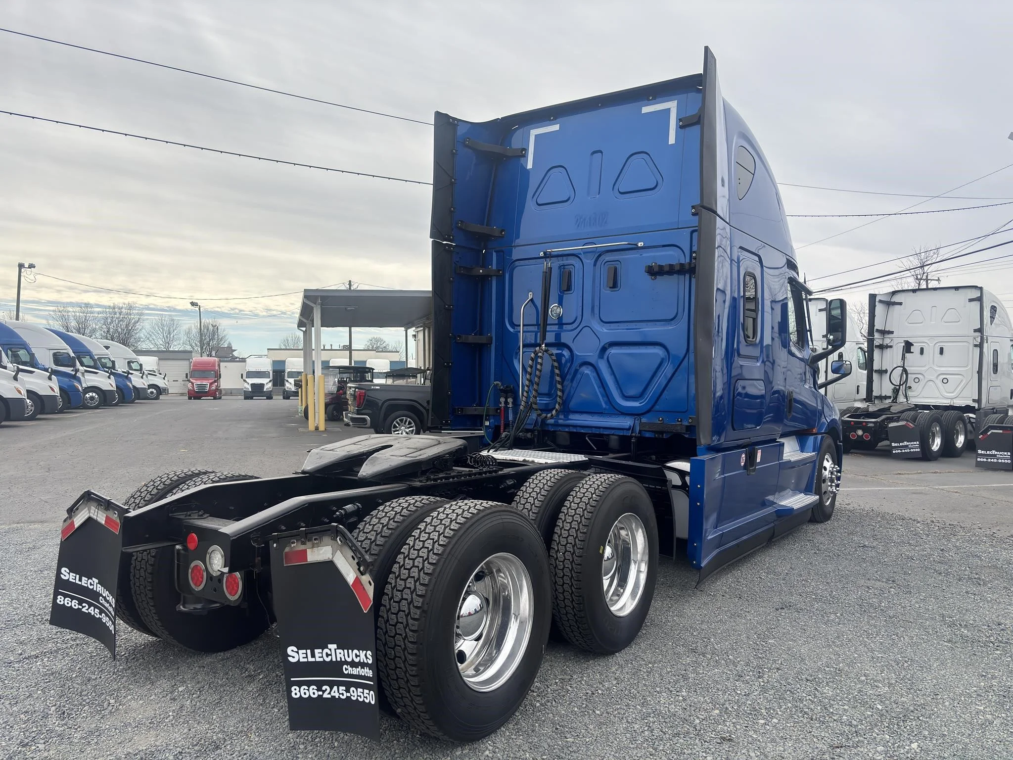 2021 Freightliner Cascadia in Charlotte, NC — photo 6
