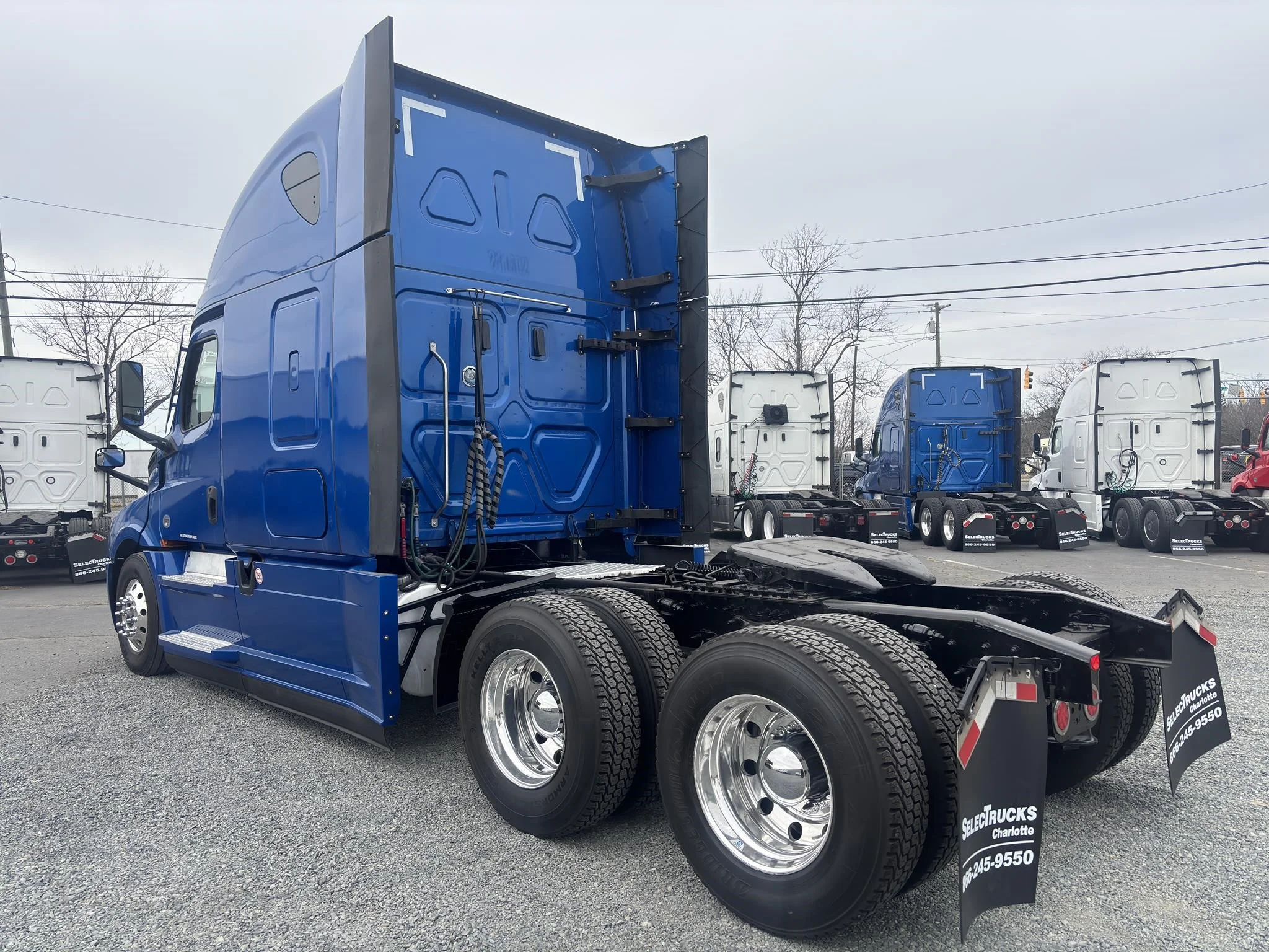 2021 Freightliner Cascadia in Charlotte, NC — photo 8