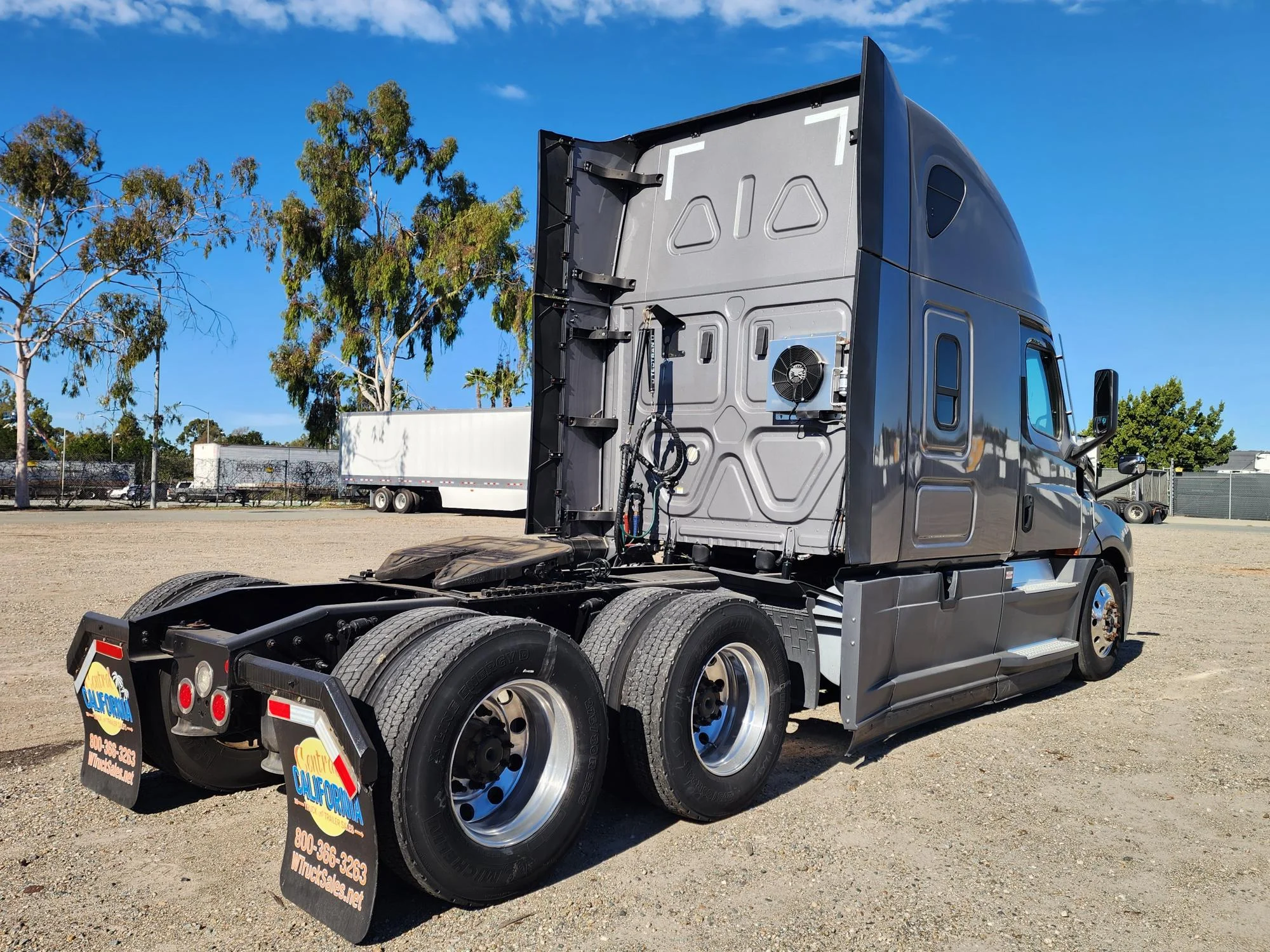 2021 Freightliner Cascadia in San Diego, CA — photo 6