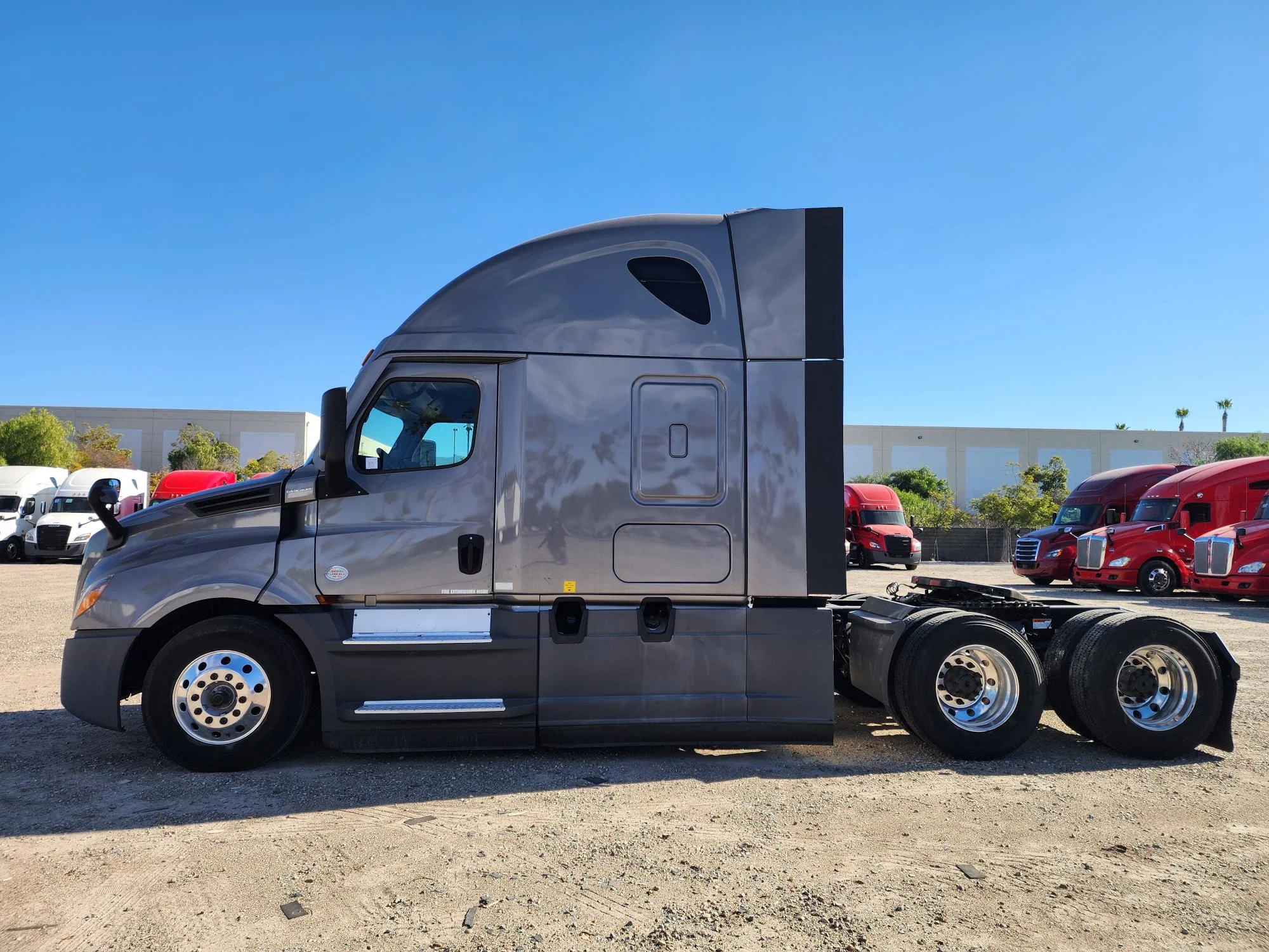 2021 Freightliner Cascadia in San Diego, CA — photo 3