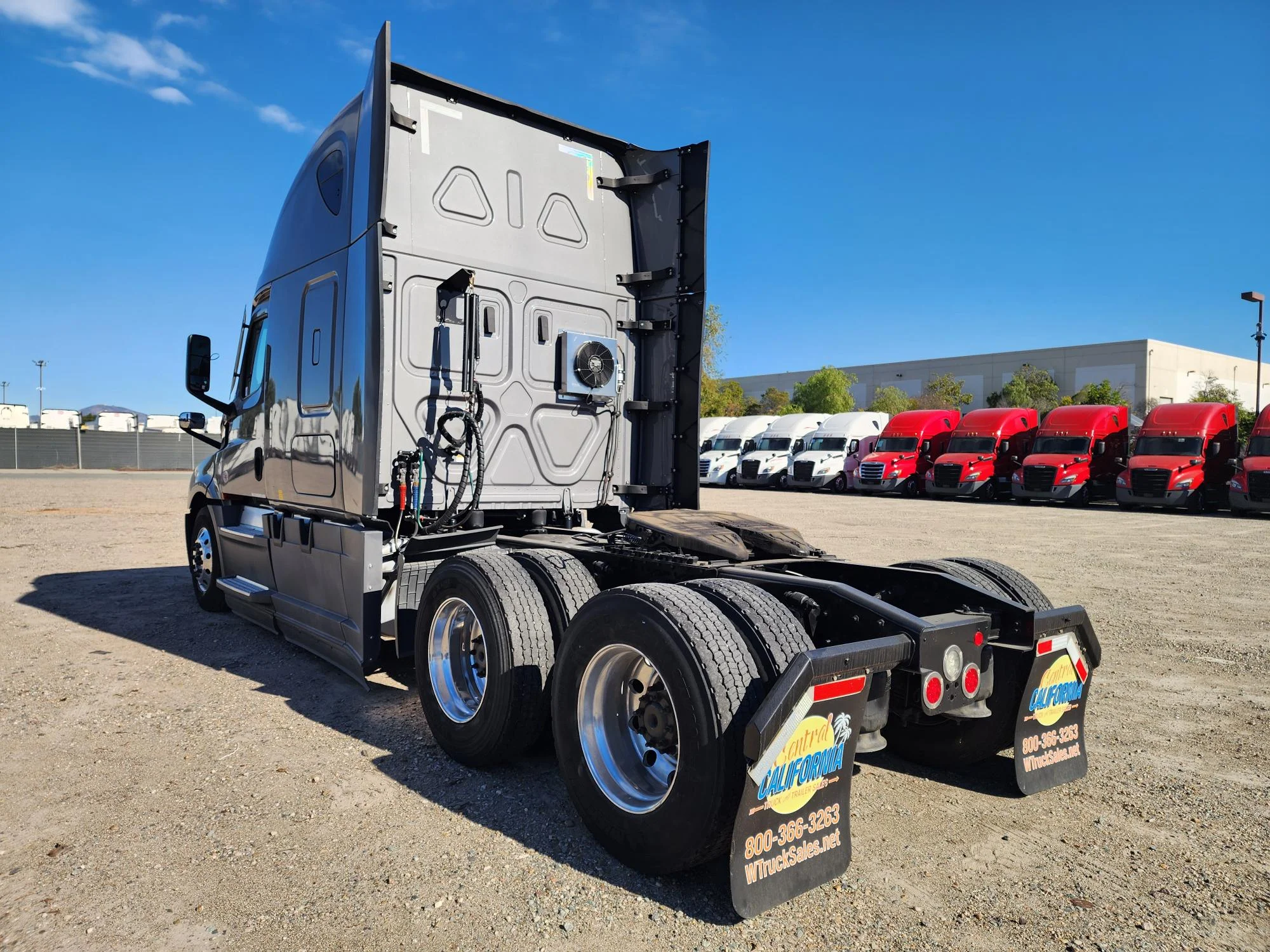 2021 Freightliner Cascadia in San Diego, CA — photo 4