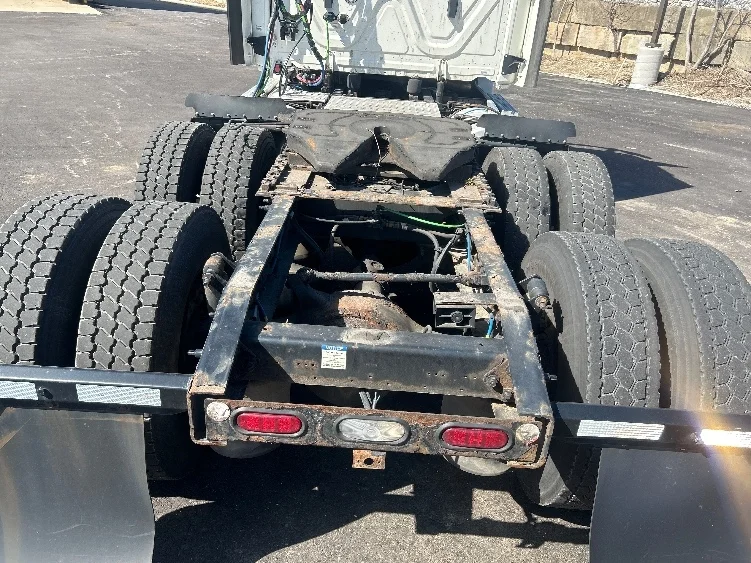 2019 Freightliner Cascadia - image 6