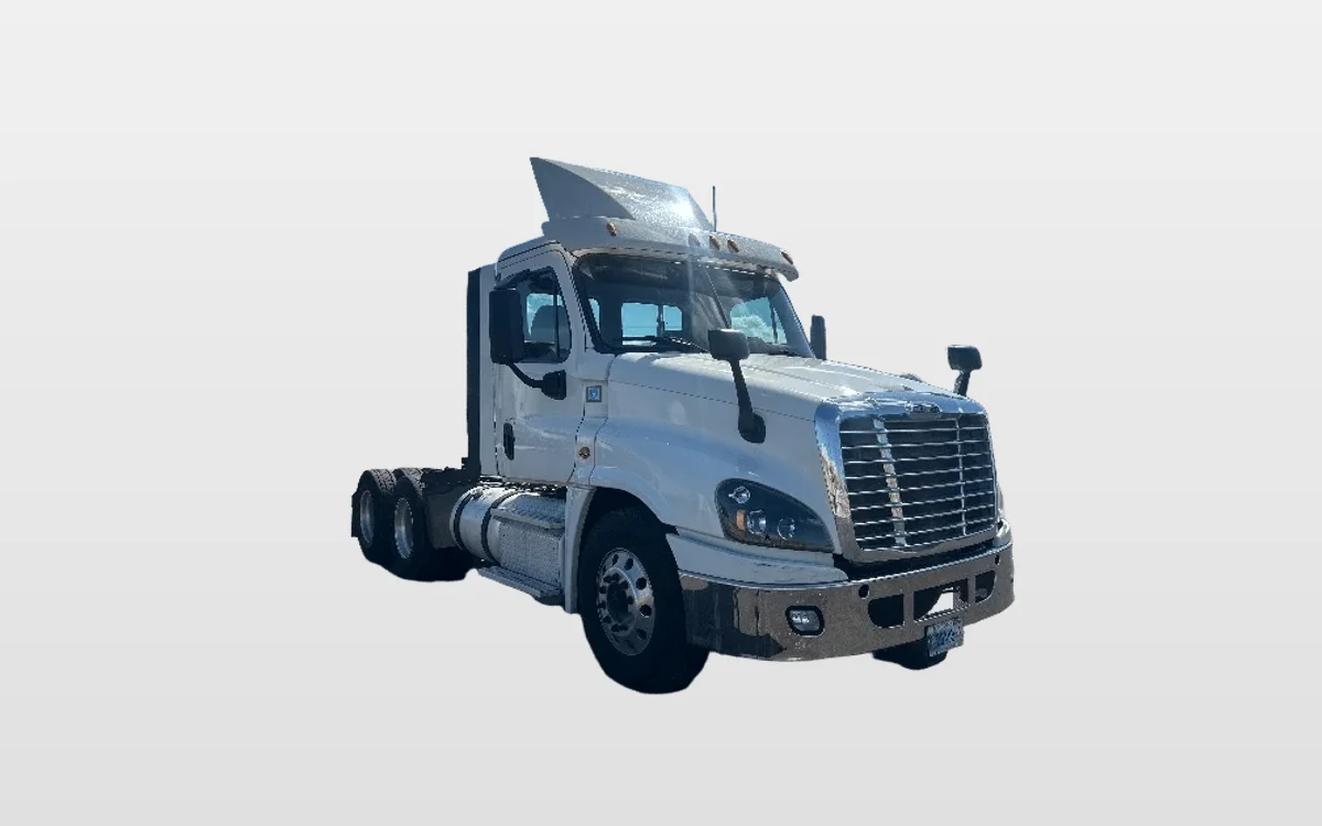 2019 Freightliner Cascadia - image 1