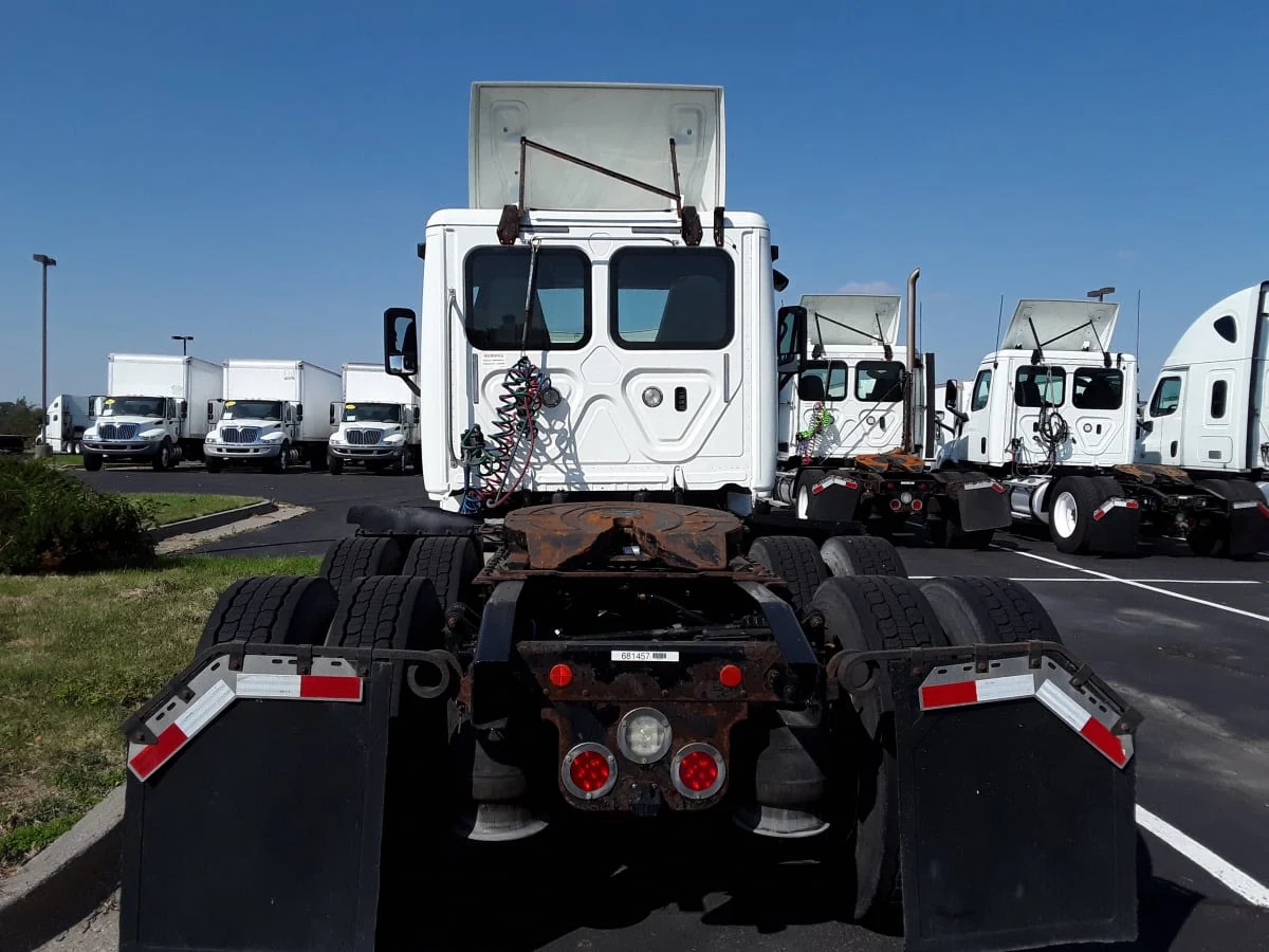 2018 Freightliner Cascadia in Altoona, IA — photo 5