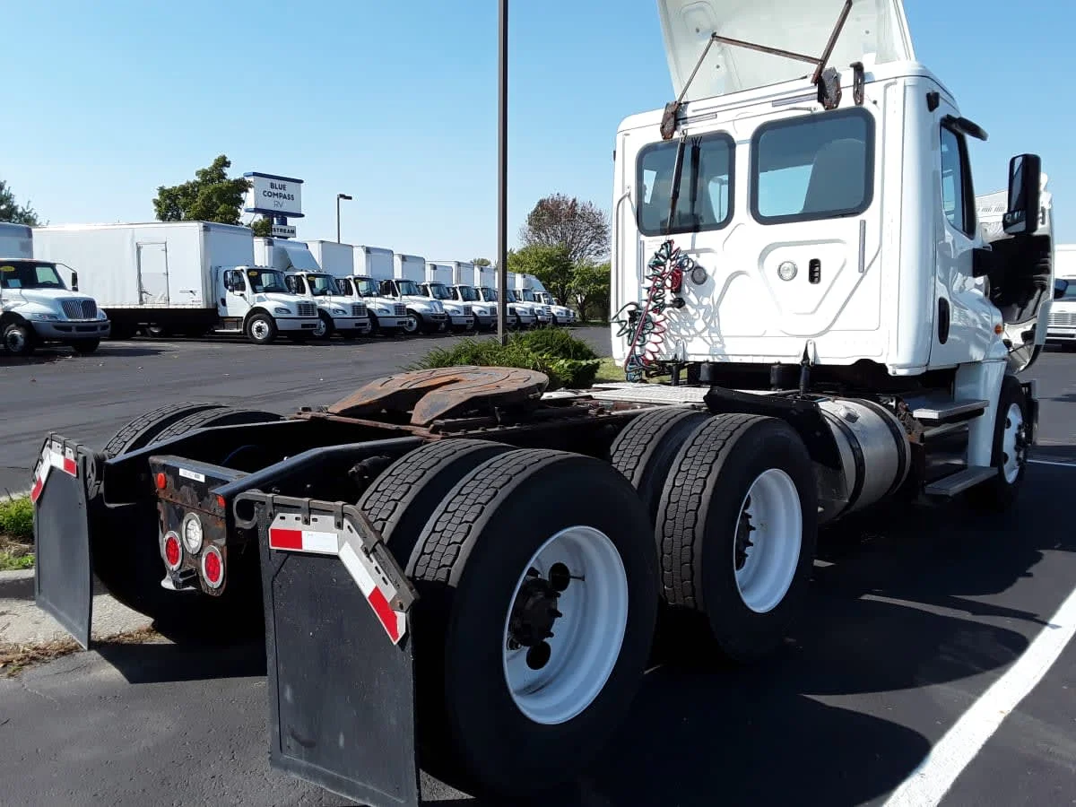 2018 Freightliner Cascadia in Altoona, IA — photo 4