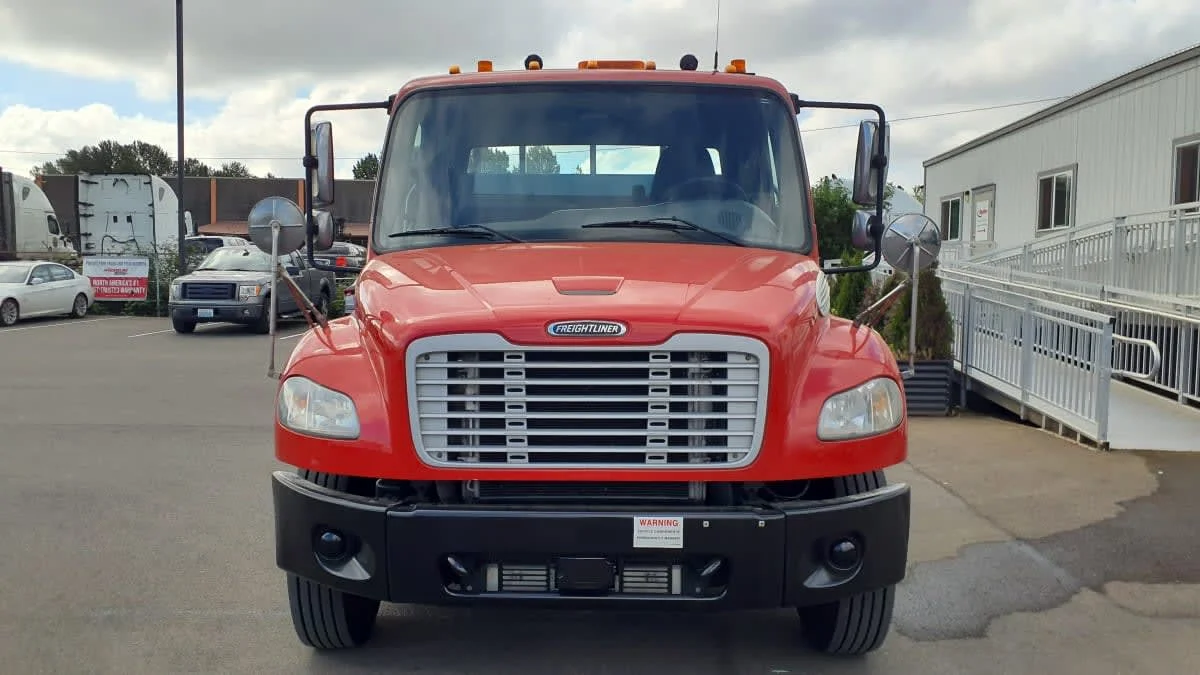 2019 Freightliner M2 106 in Tacoma, WA — photo 2