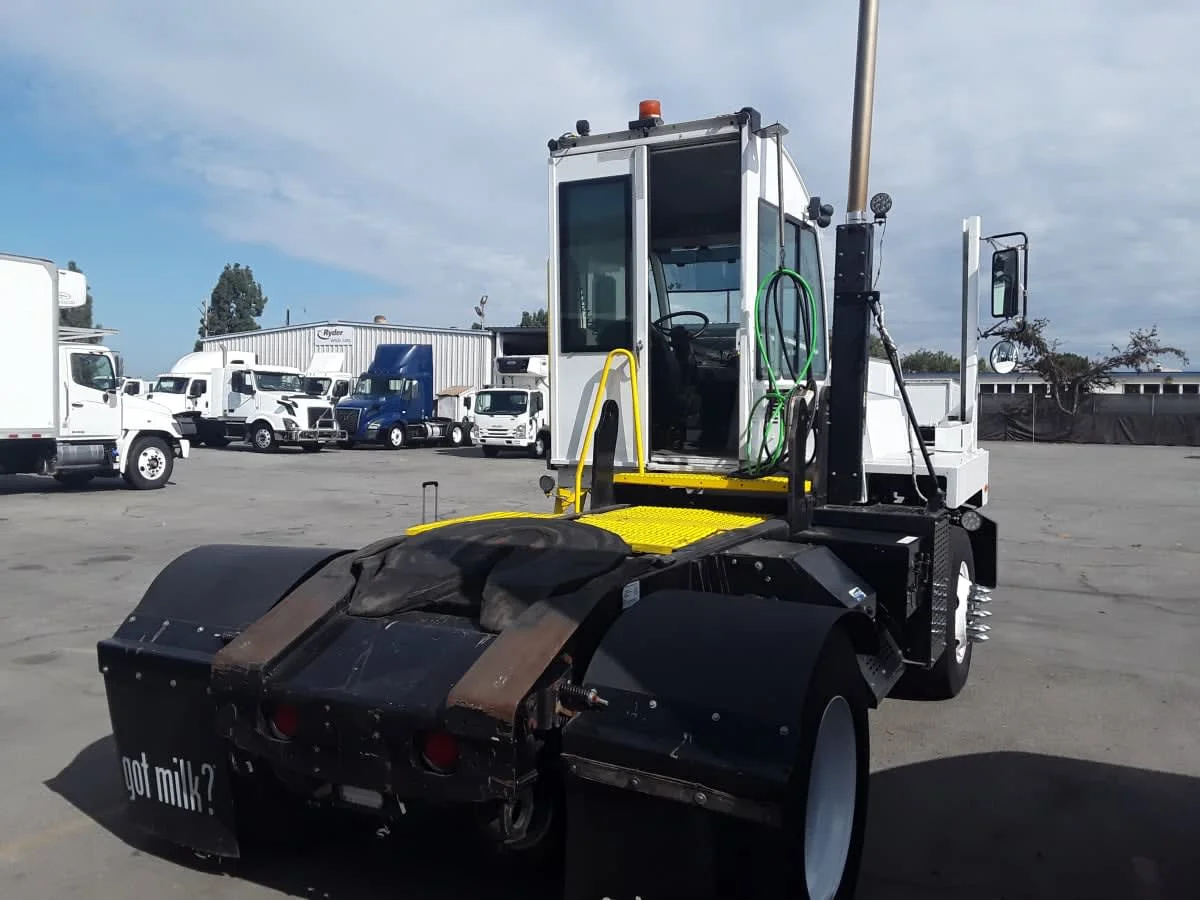 2019 Autocar in Montebello, CA — photo 4