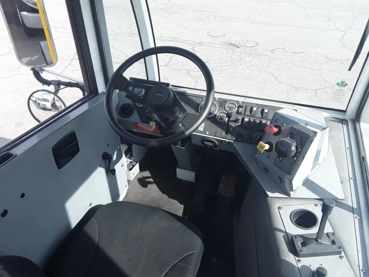 2019 Autocar in Montebello, CA — photo 7