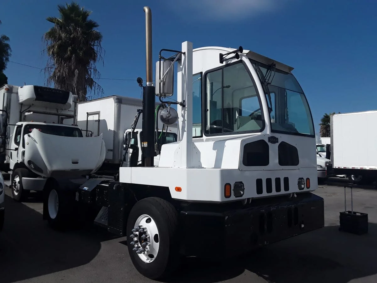 2019 Autocar in Montebello, CA — photo 3