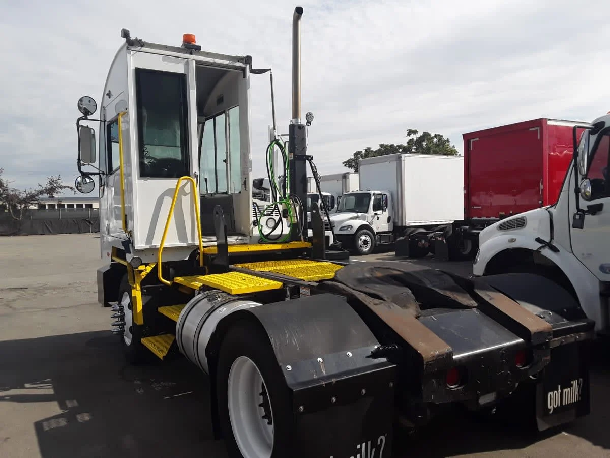 2019 Autocar in Montebello, CA — photo 6