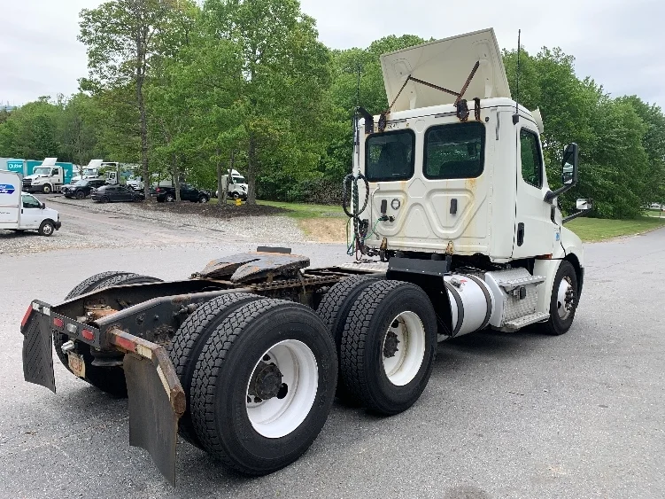 2019 Freightliner Cascadia in Franklin, MA — photo 7