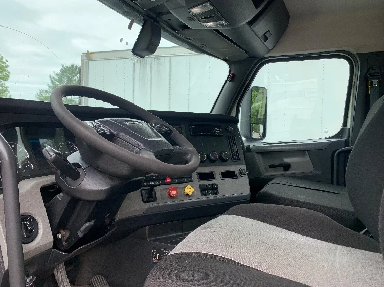 2019 Freightliner Cascadia in Franklin, MA — photo 10