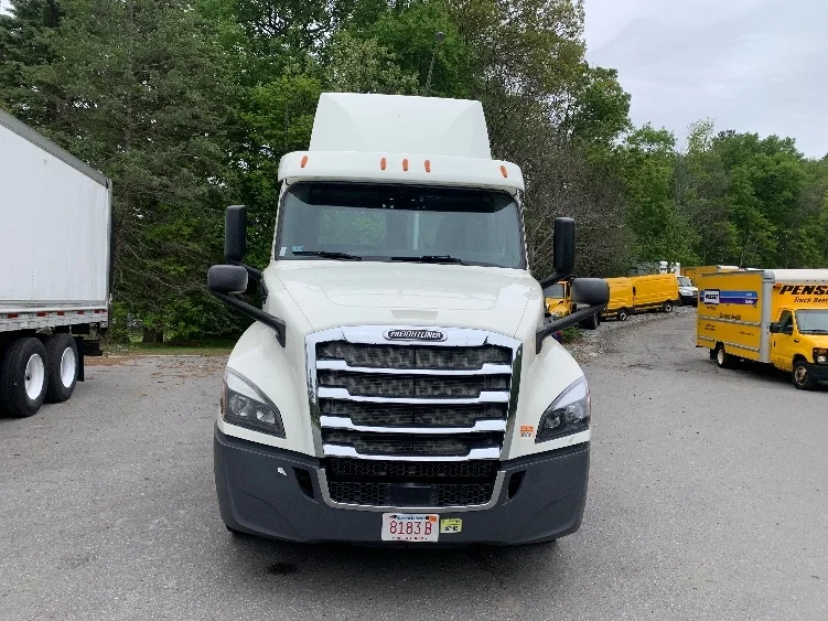 2019 Freightliner Cascadia in Franklin, MA — photo 2