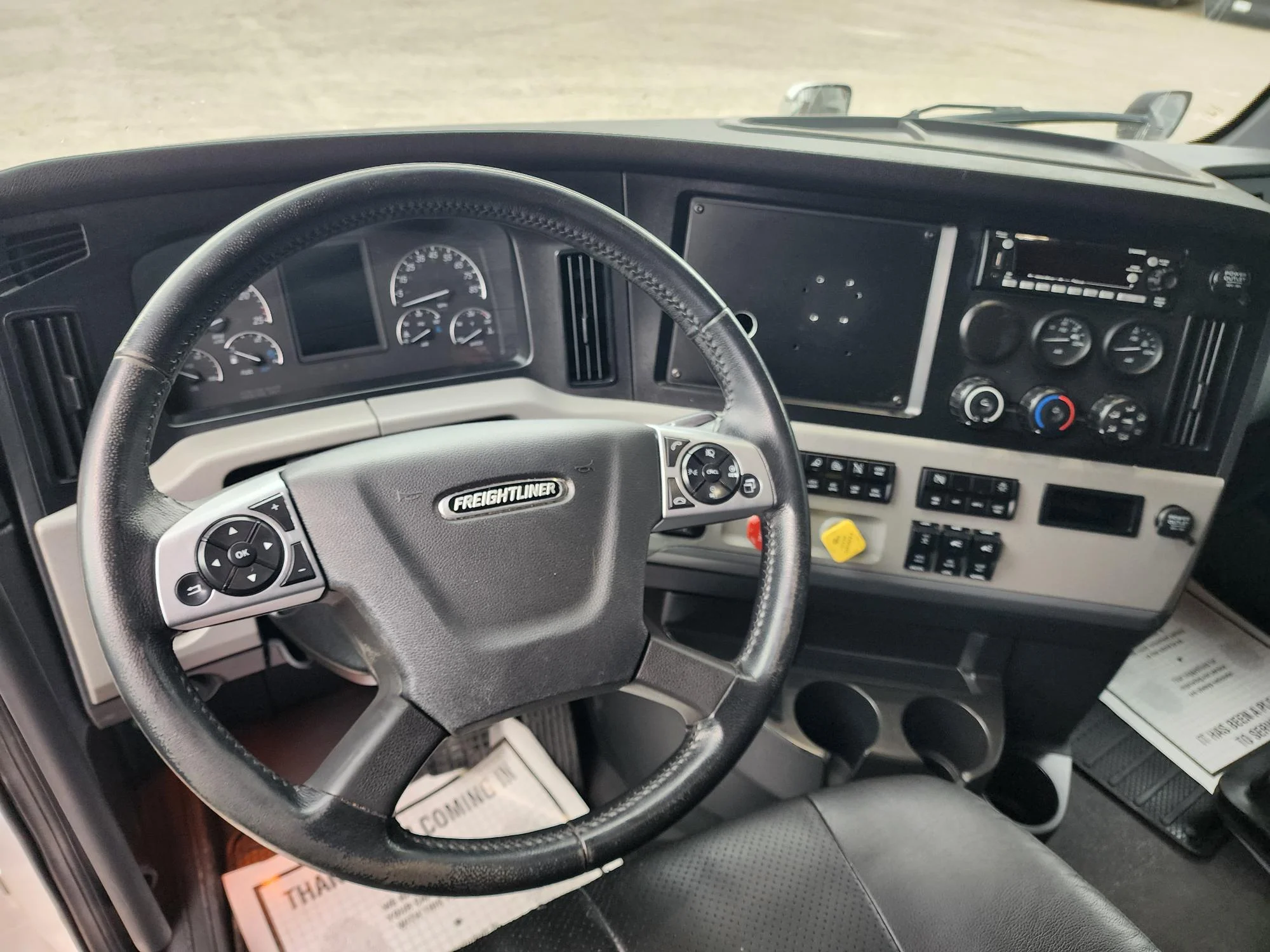 2022 Freightliner Cascadia in Fresno, CA — photo 20