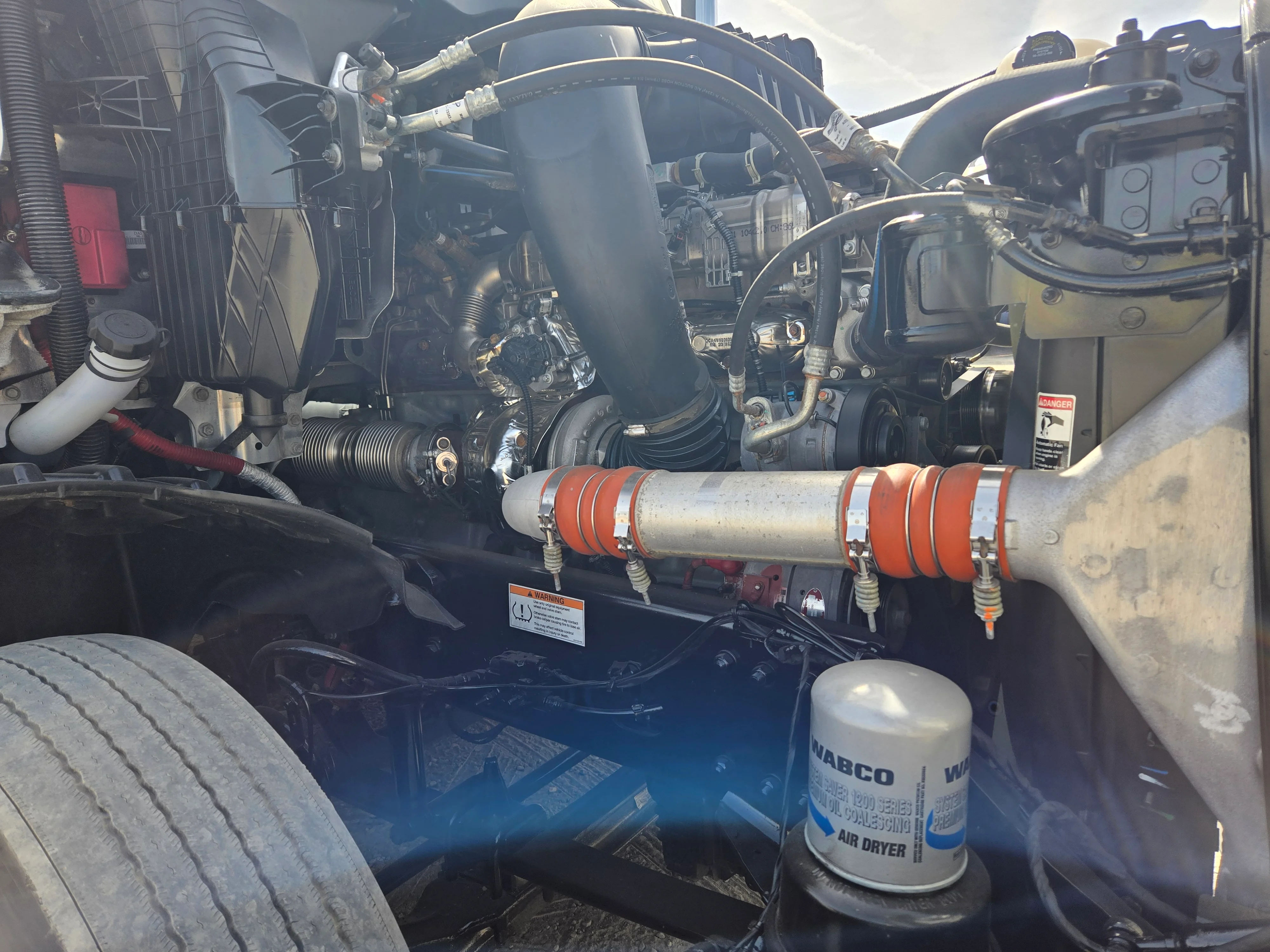 2022 Freightliner Cascadia in Fresno, CA — photo 4