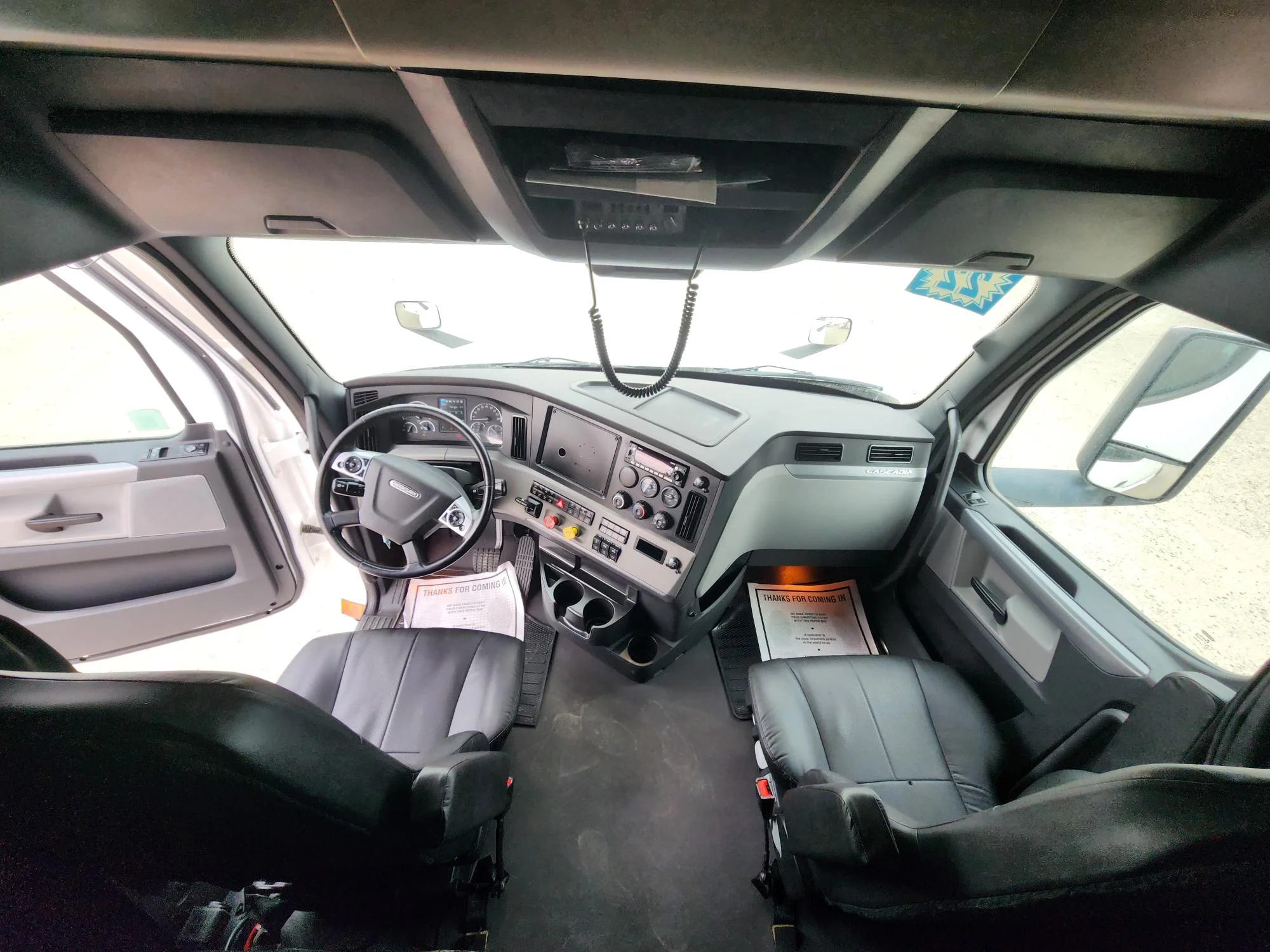 2022 Freightliner Cascadia in Fresno, CA — photo 22