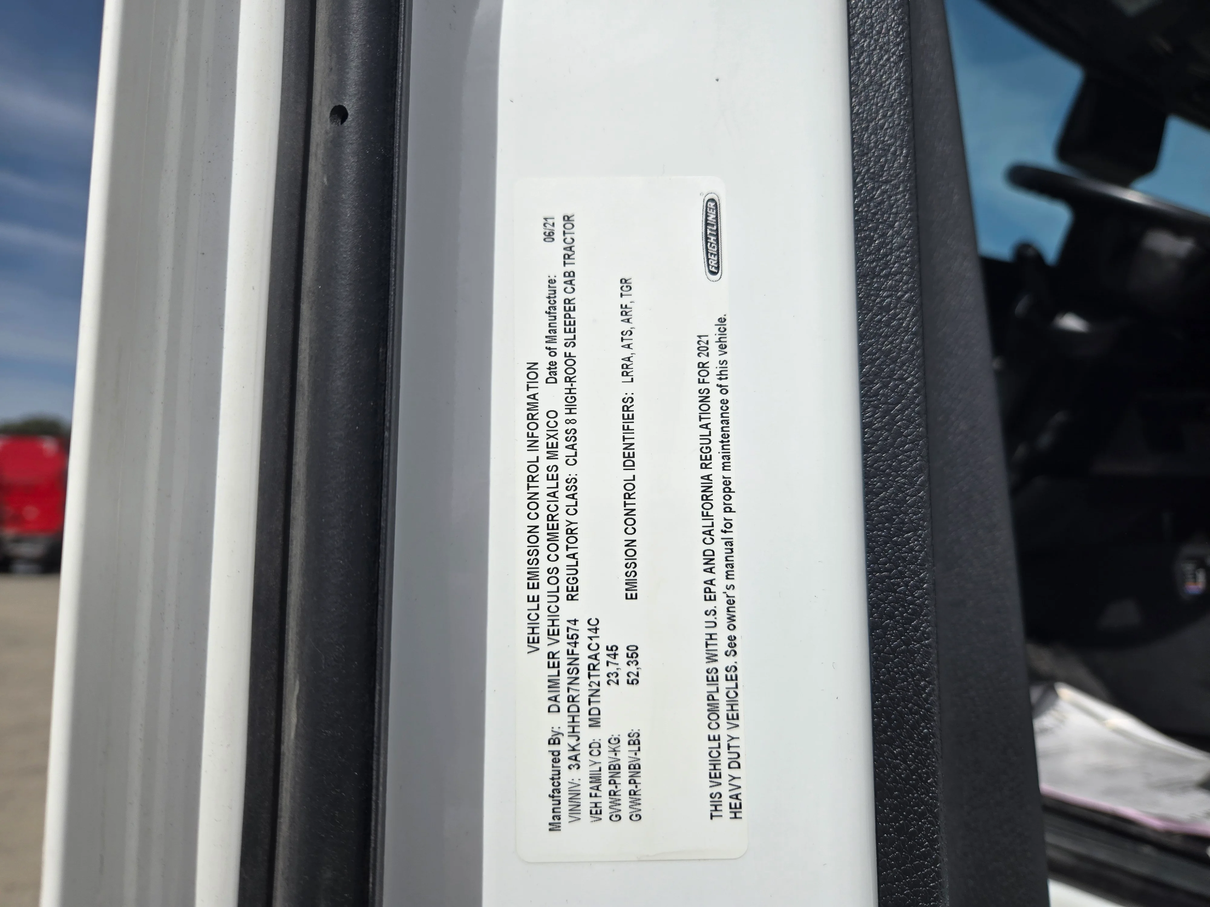 2022 Freightliner Cascadia in Fresno, CA — photo 5