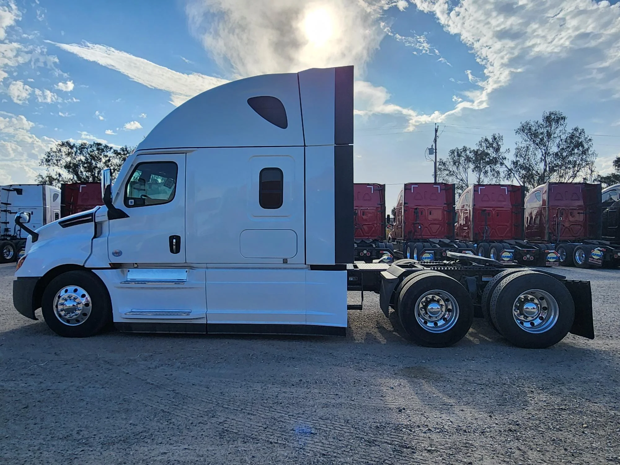 2022 Freightliner Cascadia in Fresno, CA — photo 12