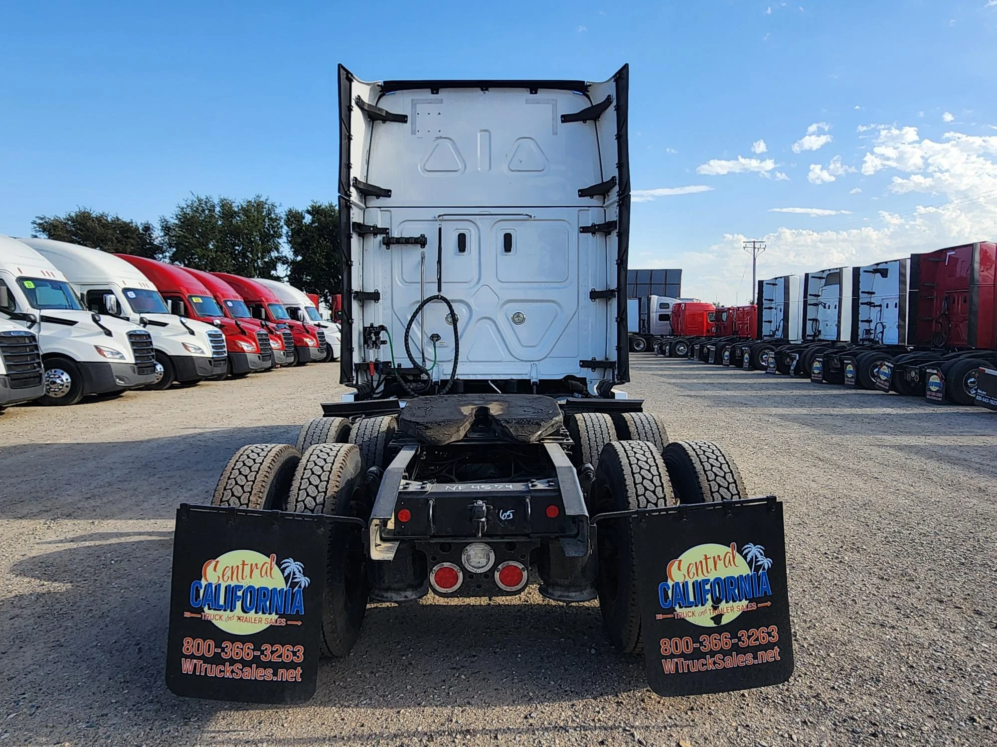 2022 Freightliner Cascadia in Fresno, CA — photo 10