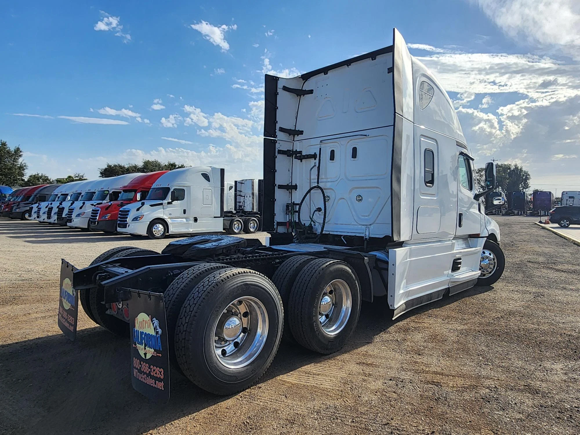 2022 Freightliner Cascadia in Fresno, CA — photo 7