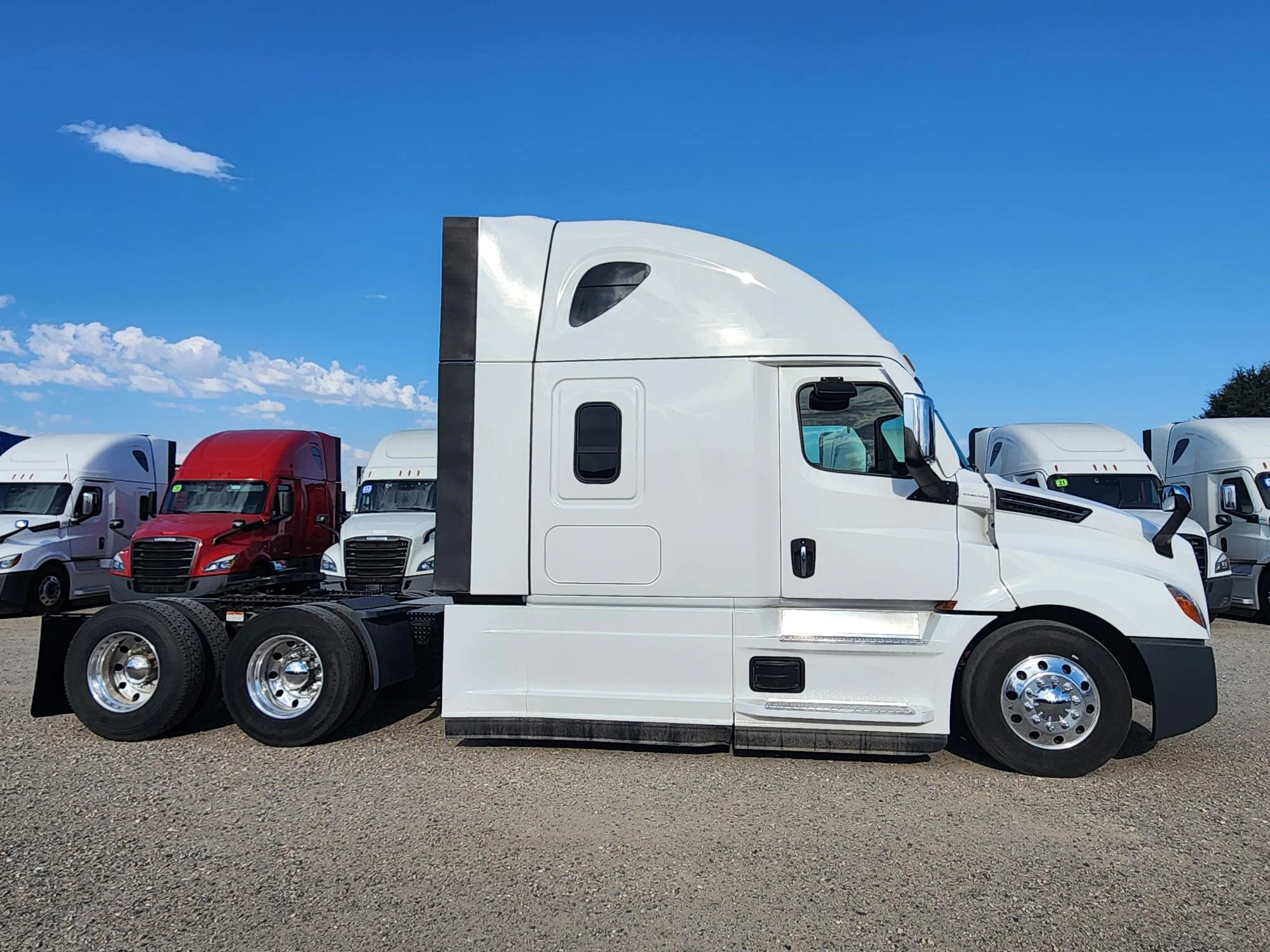 2022 Freightliner Cascadia in Fresno, CA — photo 9