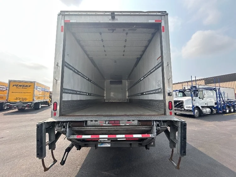 2022 Freightliner eM2 in Chicago (Melrose Park), IL — photo 8