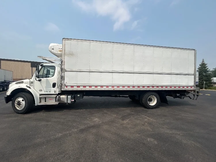 2022 Freightliner eM2 in Chicago (Melrose Park), IL — photo 4