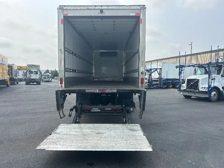 2022 Freightliner eM2 in Chicago (Melrose Park), IL — photo 9