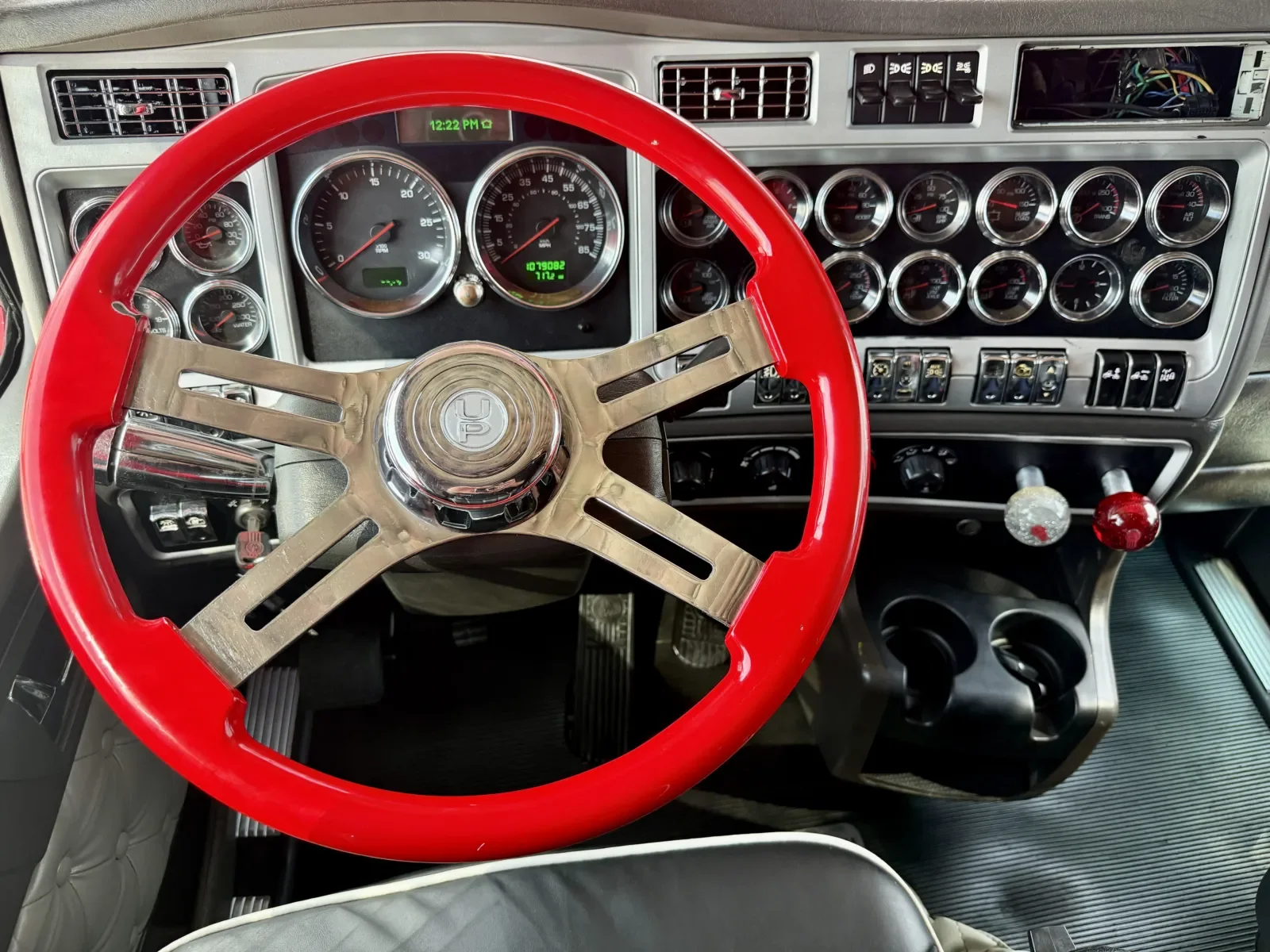 2015 Kenworth W900 in New Lenox, IL — photo 16