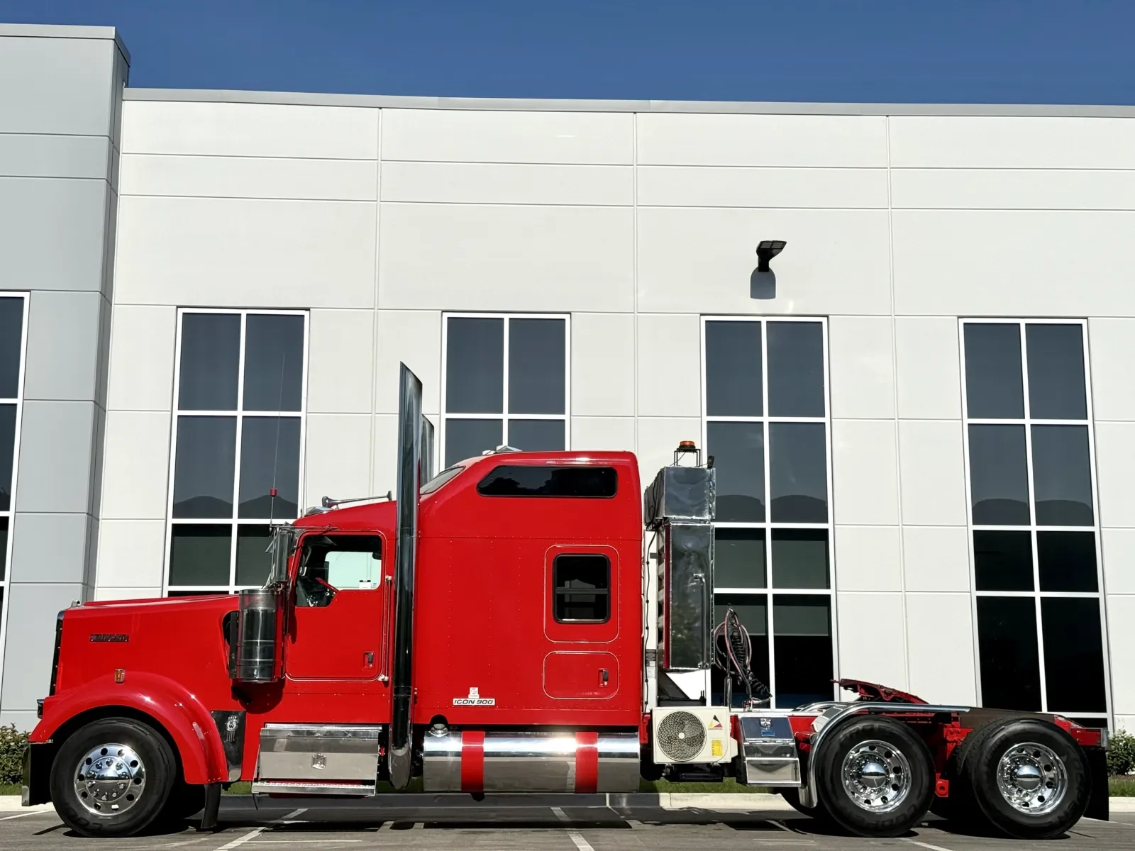 2015 Kenworth W900 in New Lenox, IL — photo 4