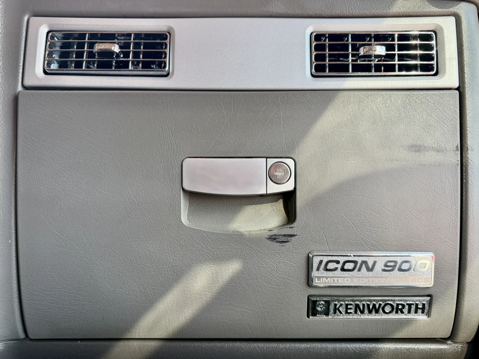 2015 Kenworth W900 in New Lenox, IL — photo 19
