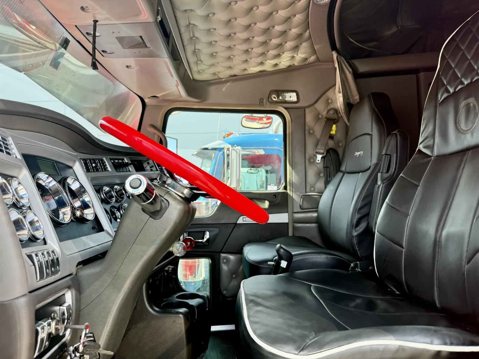 2015 Kenworth W900 in New Lenox, IL — photo 14