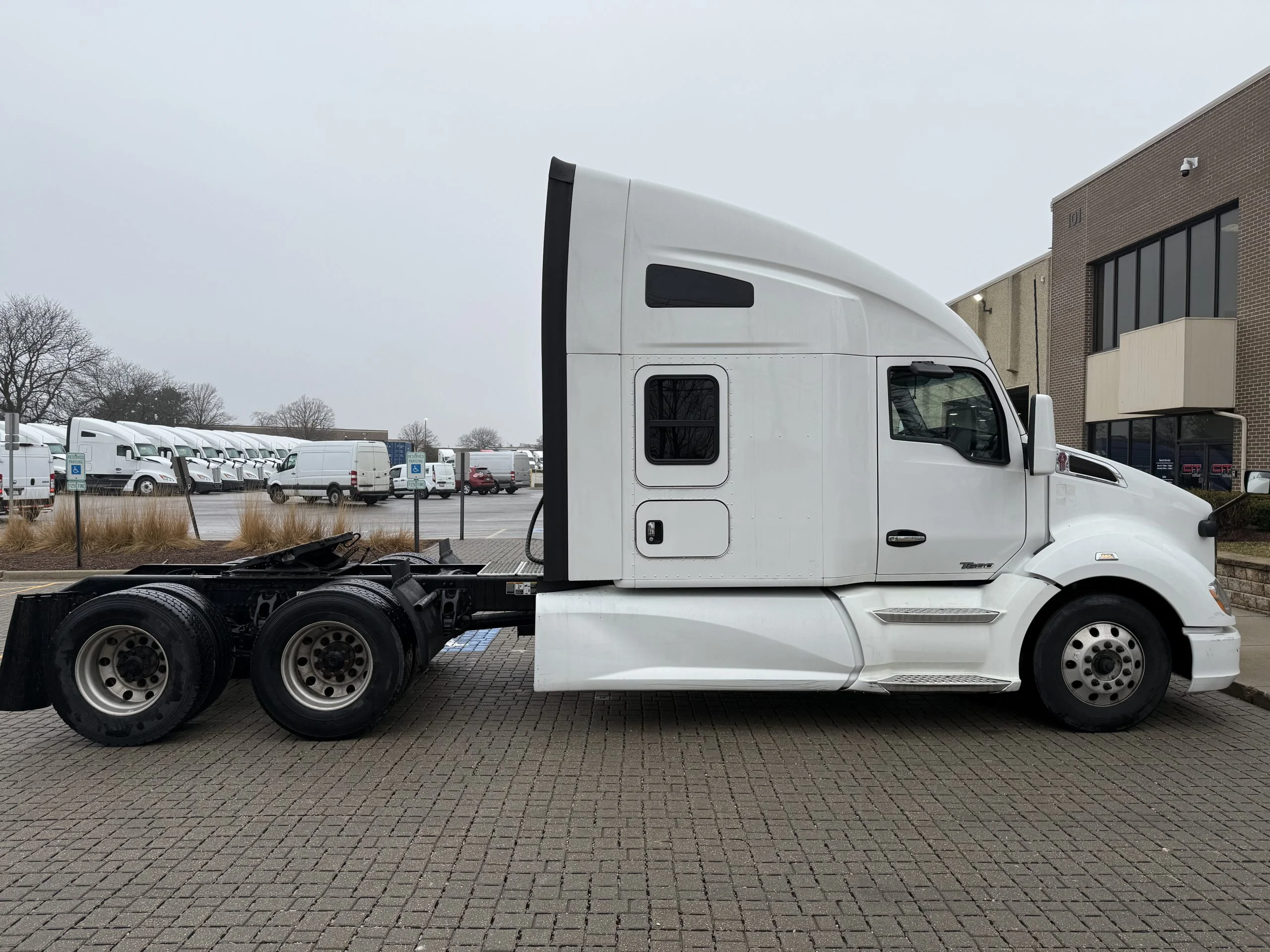 2022 Kenworth T680 - image 4