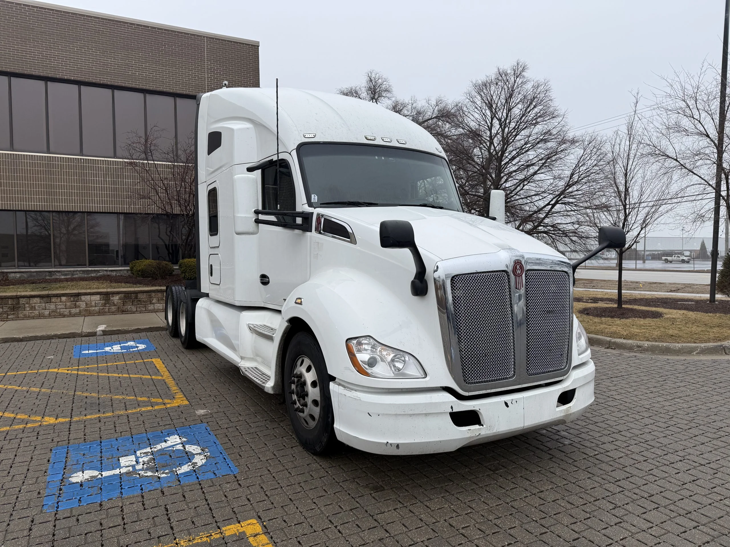 2022 Kenworth T680 - image 3