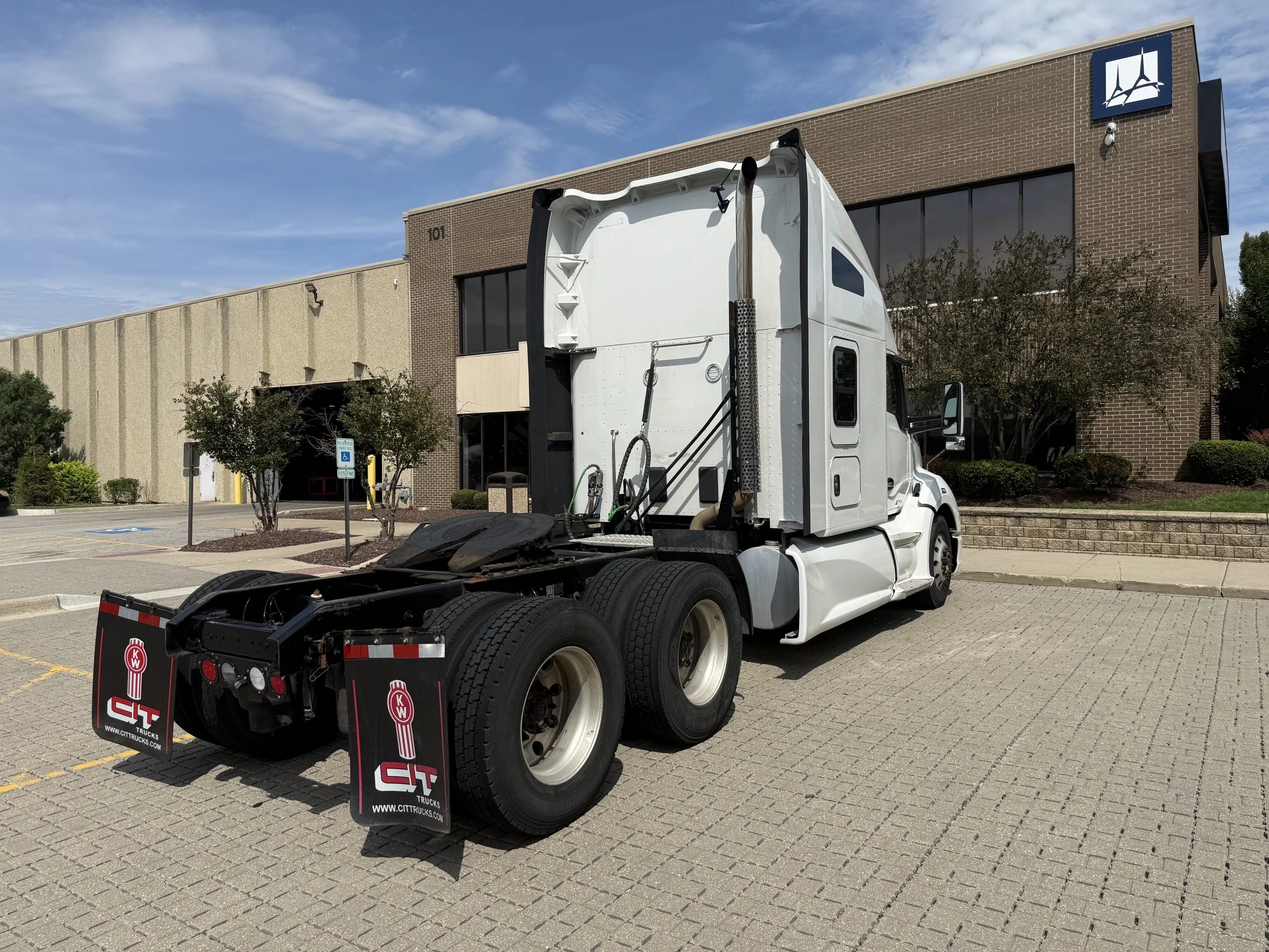 2022 Kenworth T680 in Wood Dale, IL — photo 5