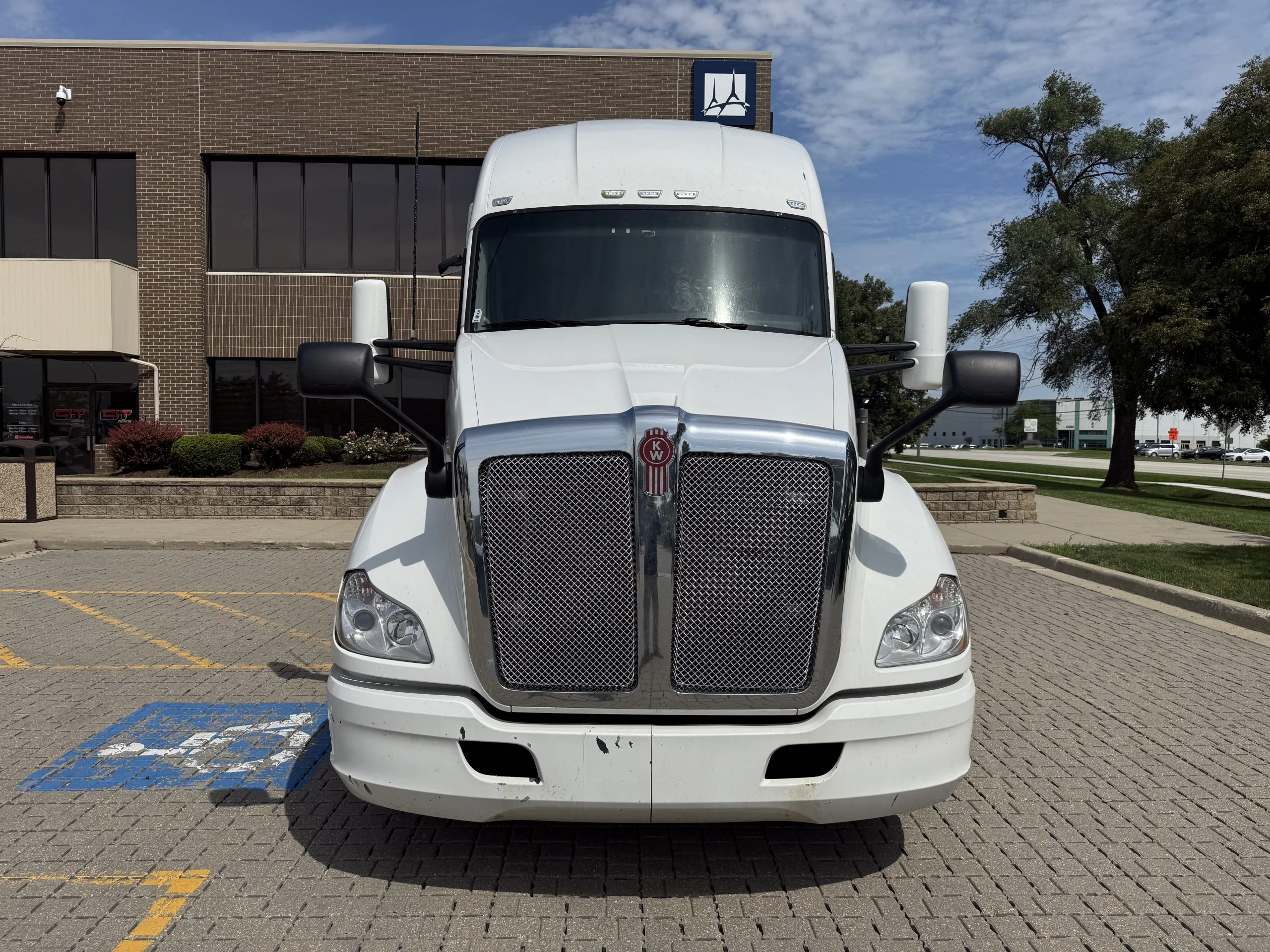 2022 Kenworth T680 in Wood Dale, IL — photo 2