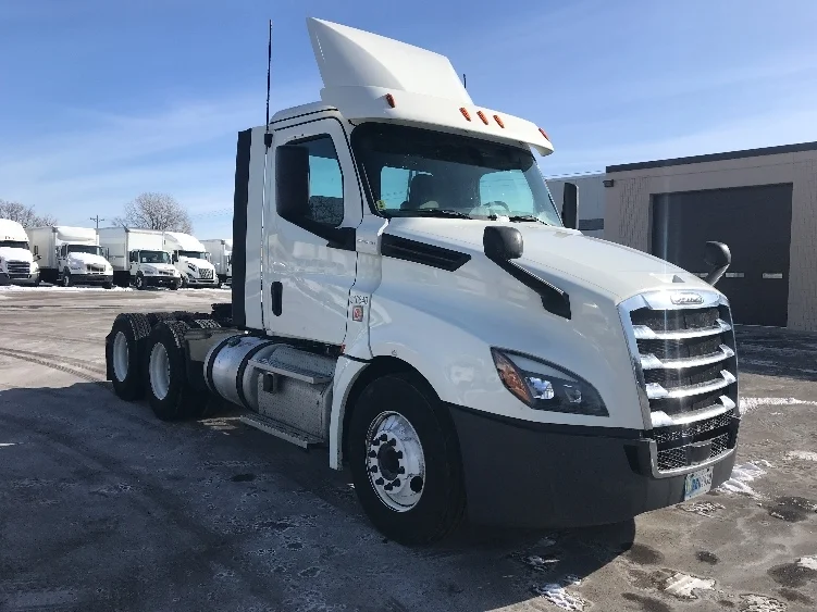 2018 Freightliner Cascadia in Brooklyn Park, MN