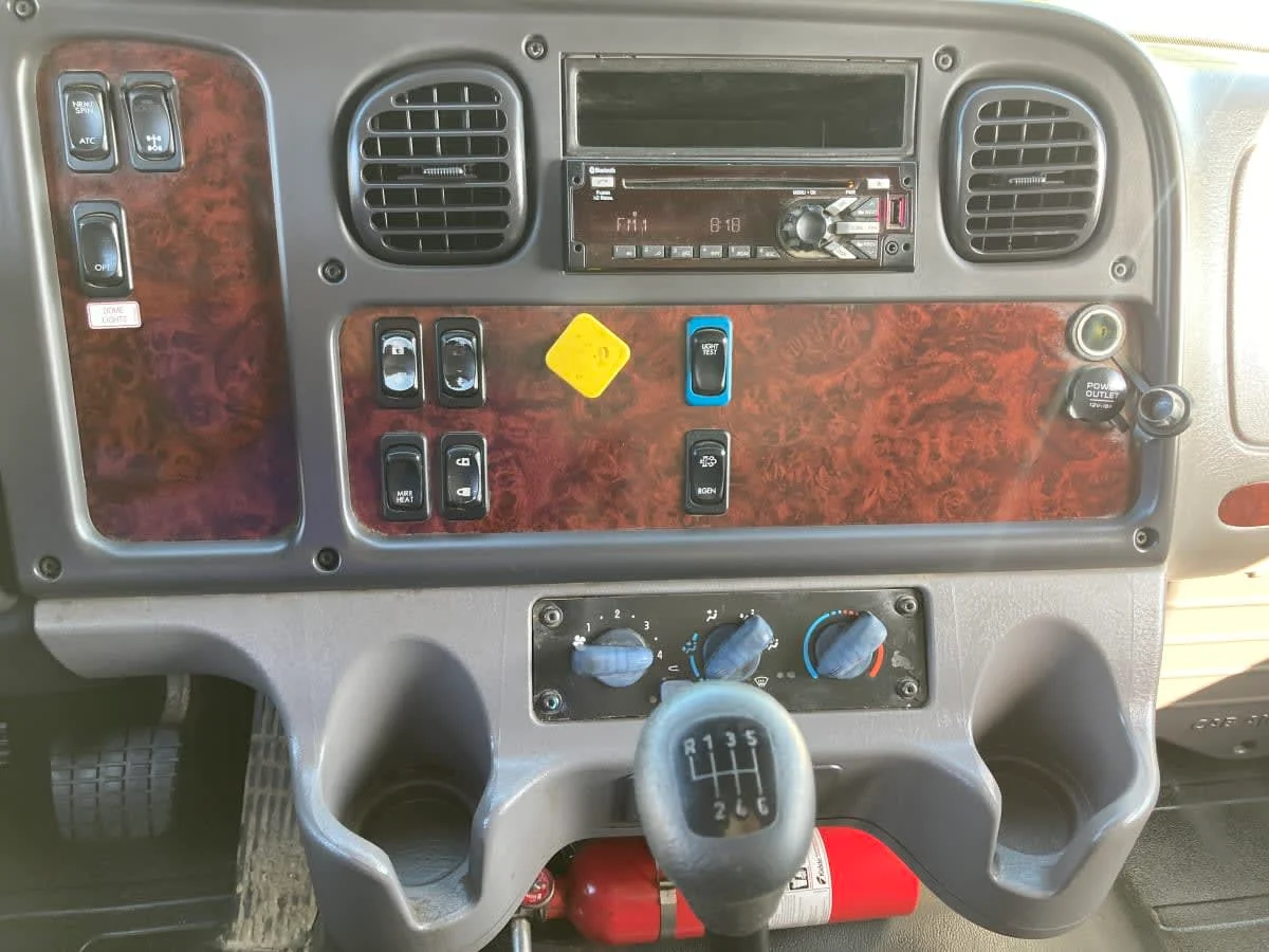 2018 Freightliner M2 106 in Springfield, MA — photo 12