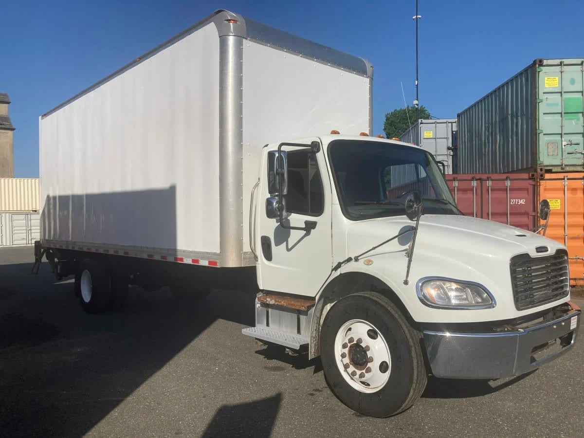 2018 Freightliner M2 106 in Springfield, MA — photo 3