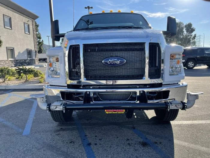 2026 Ford F-750 — photo 9