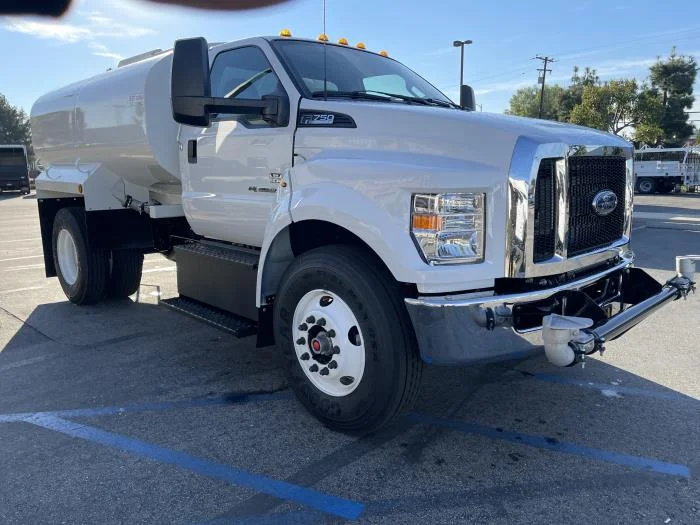 2026 Ford F-750 — photo 8