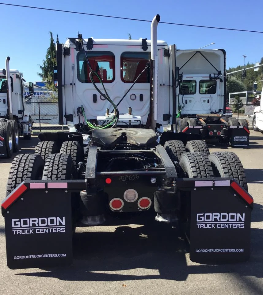 2022 Freightliner Cascadia in Yakima, WA — photo 3