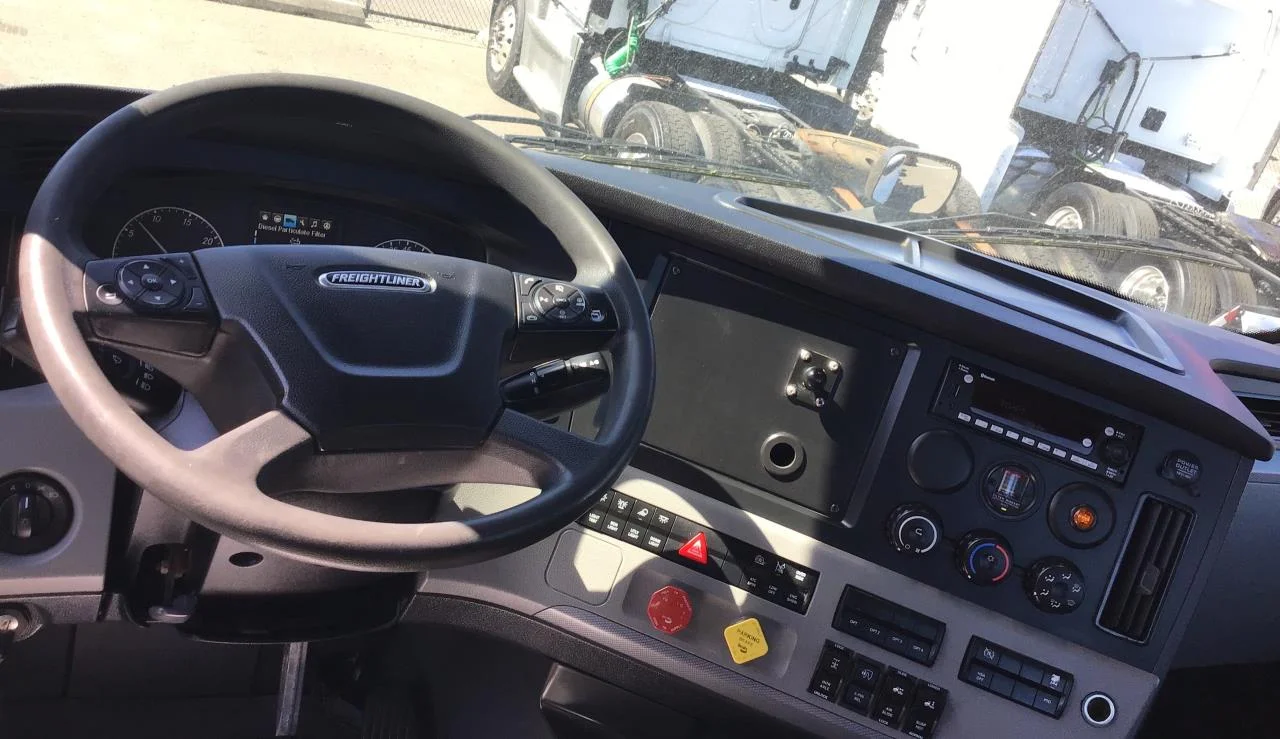 2022 Freightliner Cascadia in Yakima, WA — photo 6