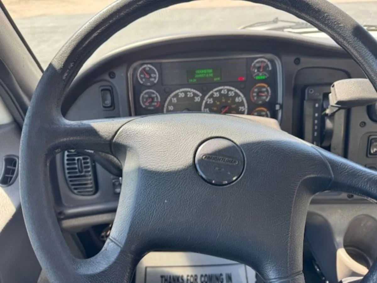 2018 Freightliner M2 106 in Clarksville, IN — photo 14