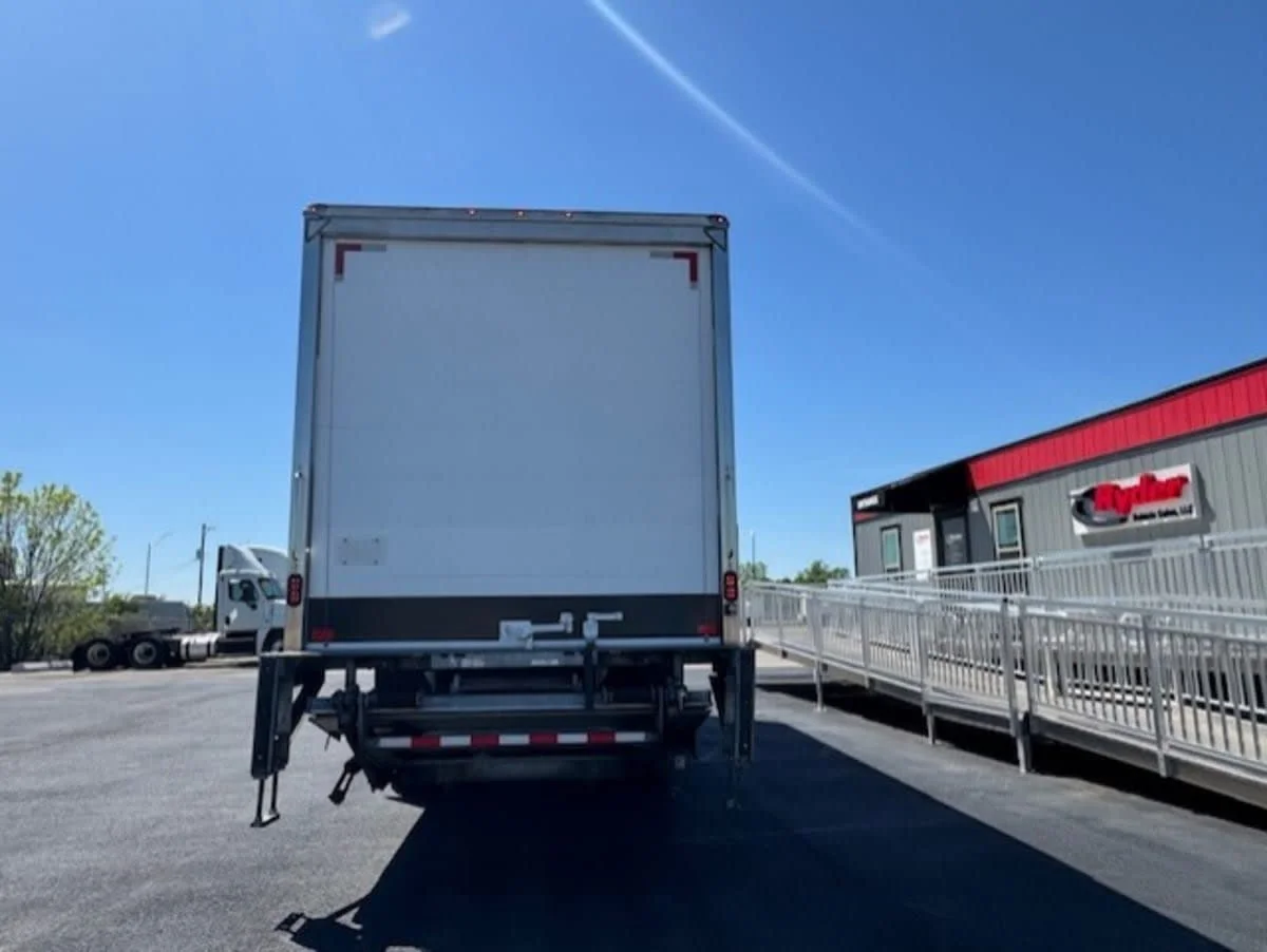 2018 Freightliner M2 106 in Clarksville, IN — photo 5